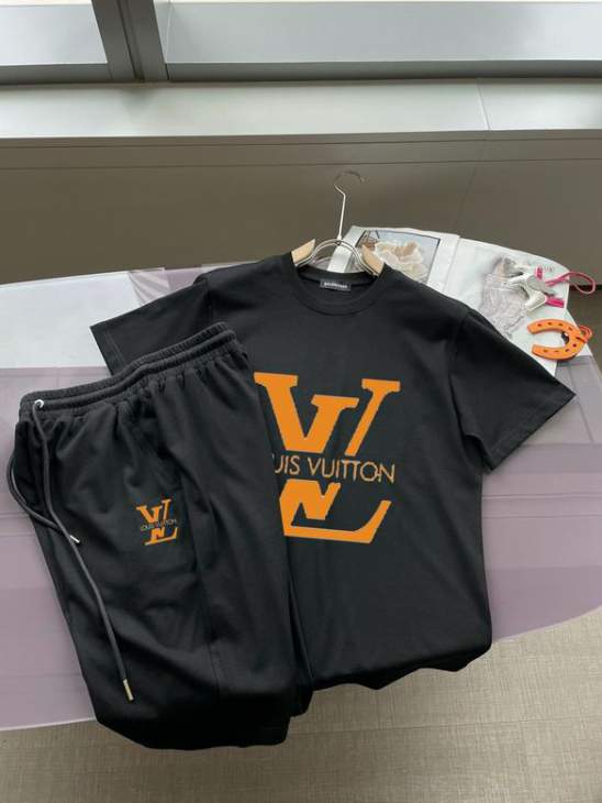 Picture of LV Shirt Pant Suits _SKULVM-5XLkdtn8223634